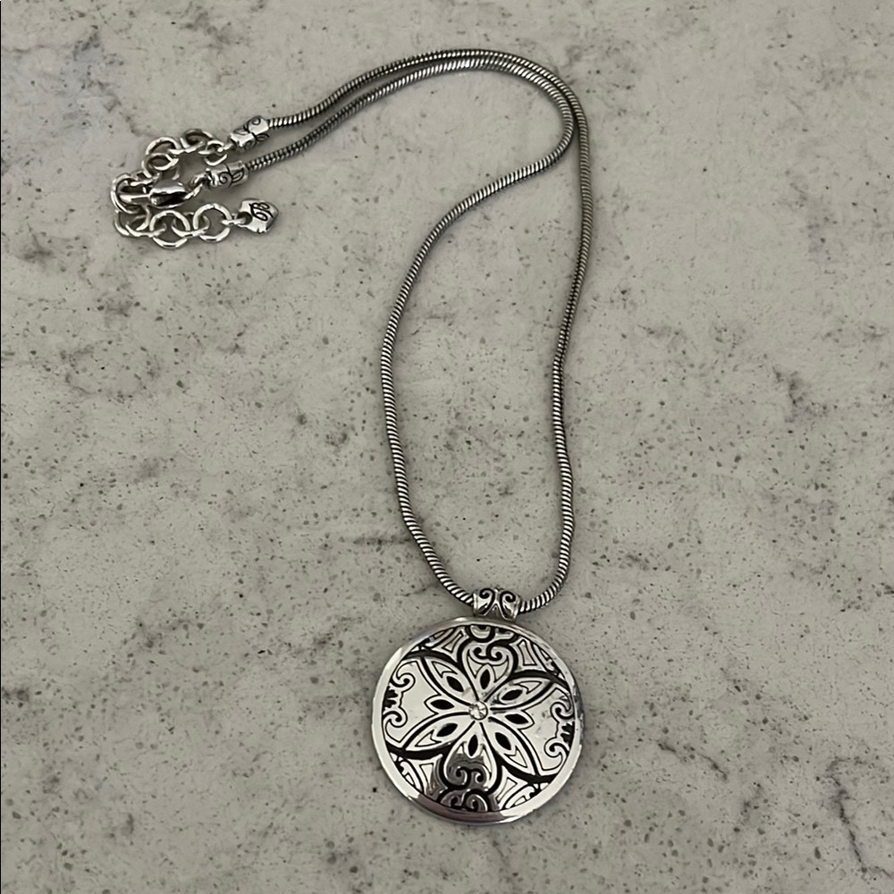 Elegant Silver Pendant Necklace